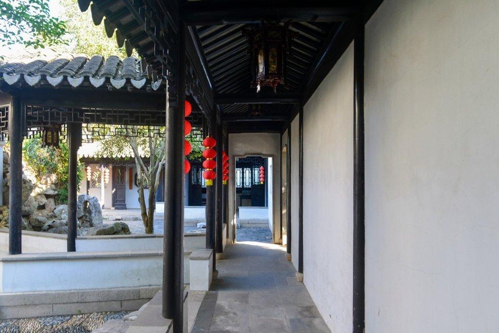 正版小蓝罐润唇膏到底是什么样子的？